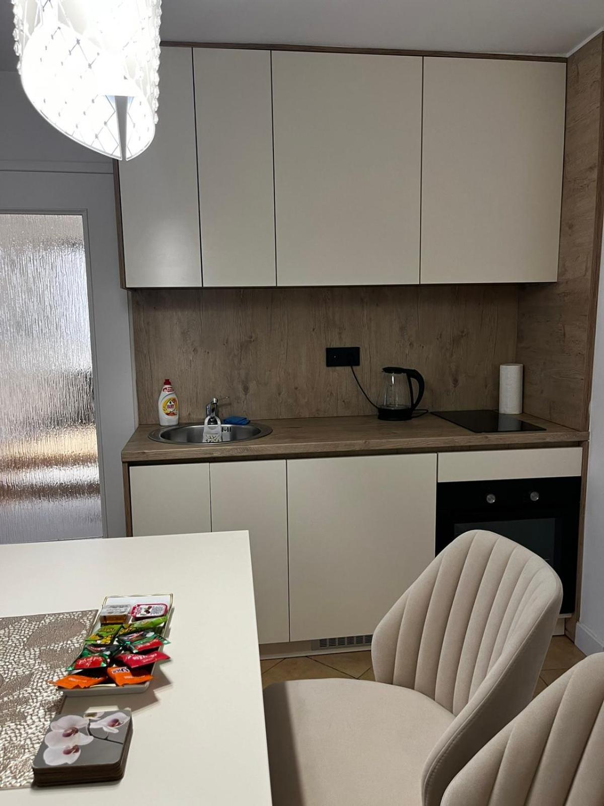 Emina Free Garage Apartment *